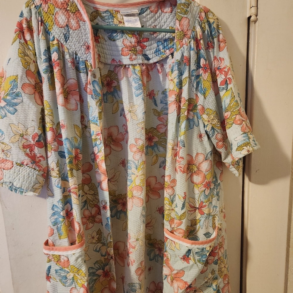 * Simply Basics Floral House Coat